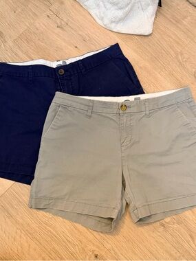 Women’s Old Navy Navy & Grat Chino Shorts size 4.